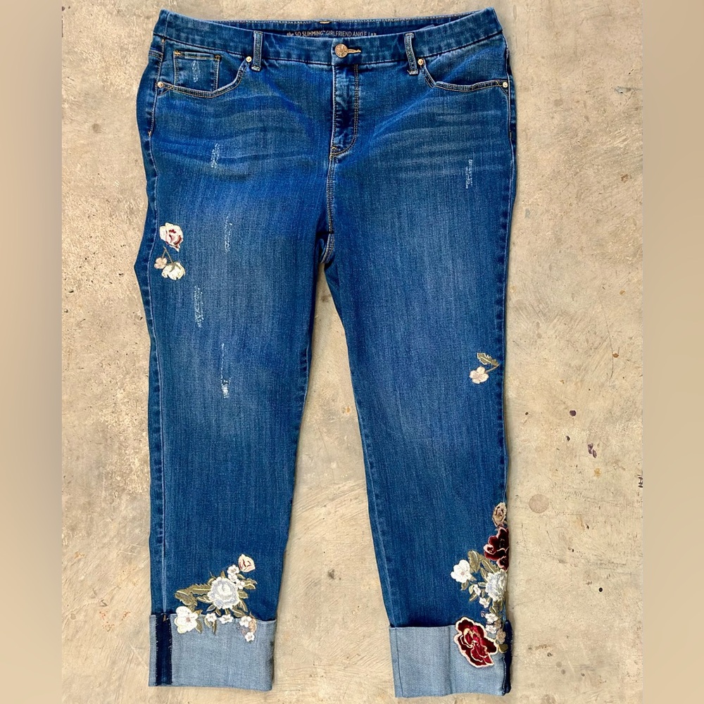 Chico’s EMBROIDERED JEANS Slimming Ankle Flowers Sz 3x - BLUE - Picture 12 of 12